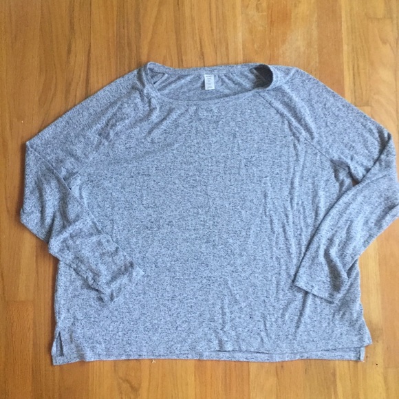 Old Navy Loose Luxe Soft-Slim Tee - Picture 3 of 4